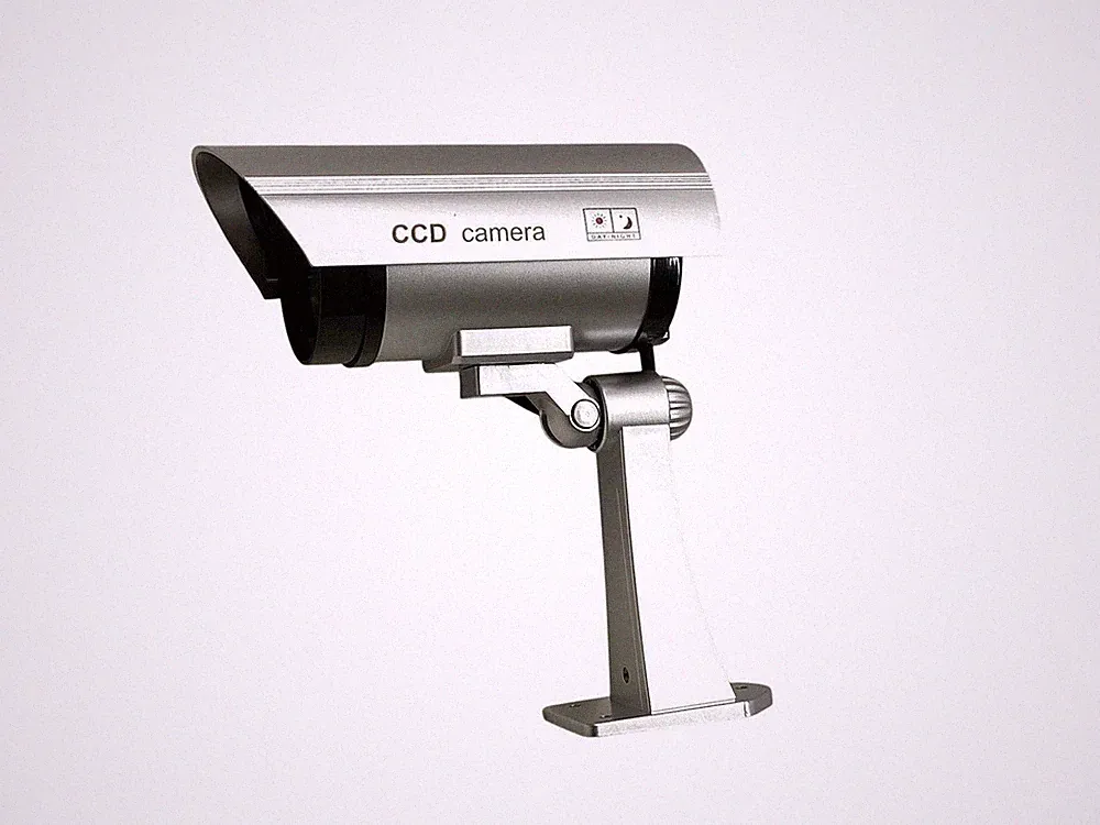 UNITEC 30017 Dummy-Überwachungskamera blinkende LED IP44